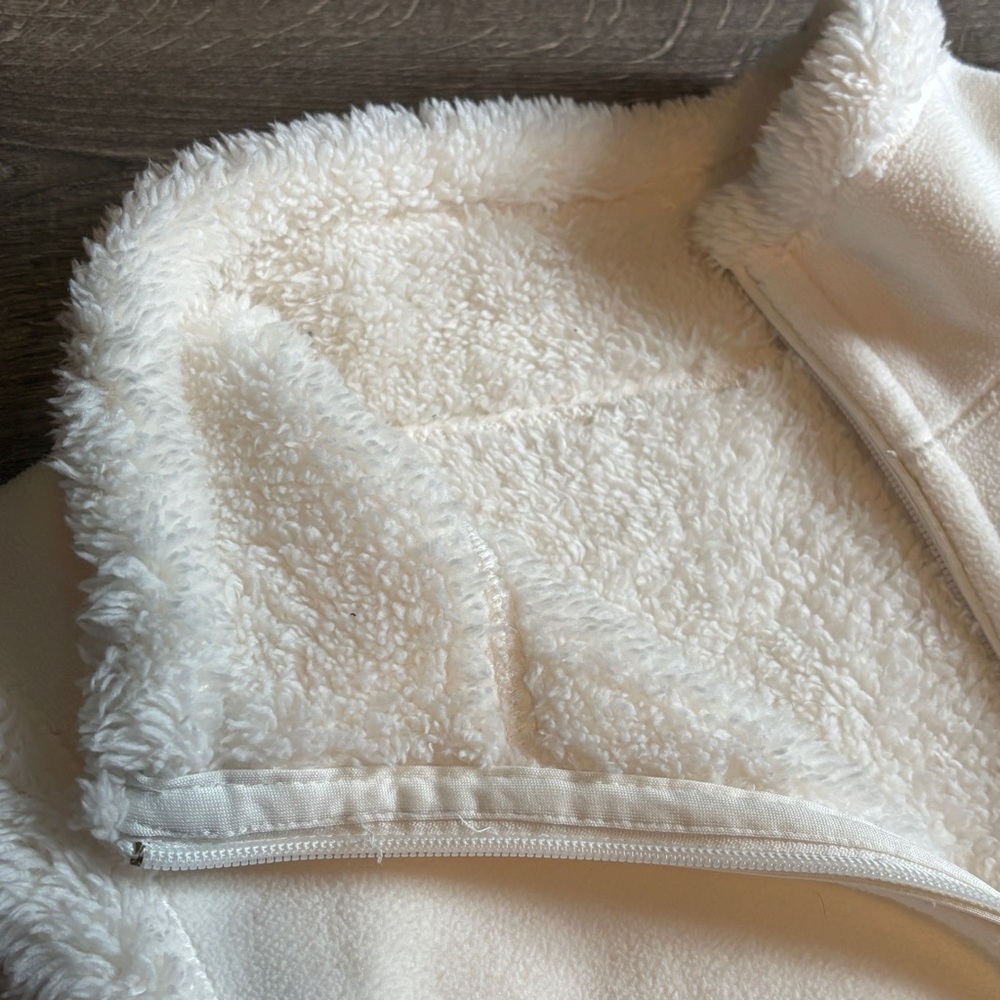 Halcyon - Reversible White Sleeveless Faux Fur Vest with High Collar - Picture 3 of 8